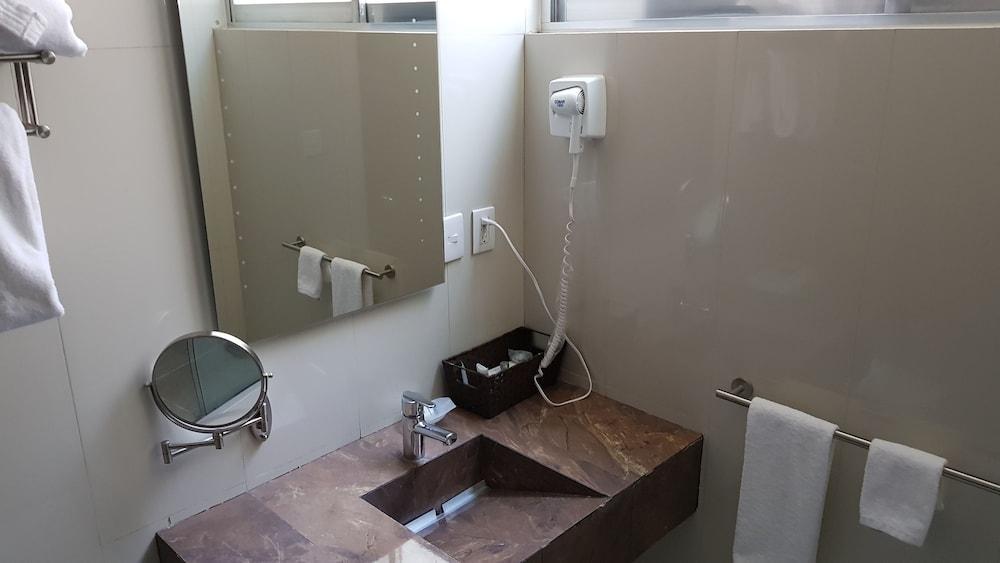 Grand Elizabeth Hotel 3*